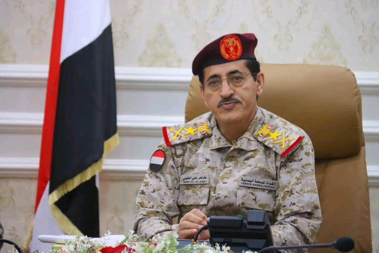 وزير الدفاع اليمني يؤكد أن ”الوجهة صنعاء“ ويدعو الحوثيين لتسليم السلاح قبل فوات الأوان