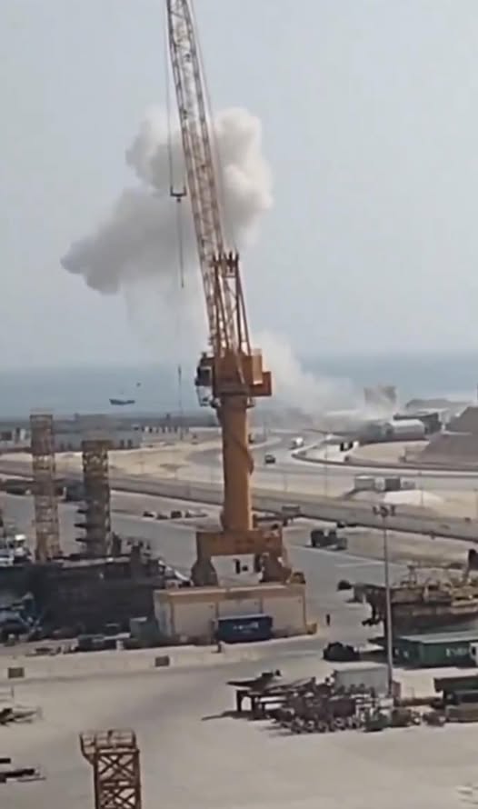 قصف إيراني يستهدف ميناء صلالة العُماني  وتصاعد التوتر الإقليمي