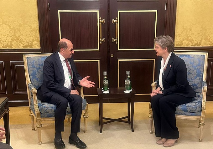 اليمن يؤكد أهمية استمرار التعاون مع بريطانيا لتعزيز قدرات خفر السواحل والأمن البحري