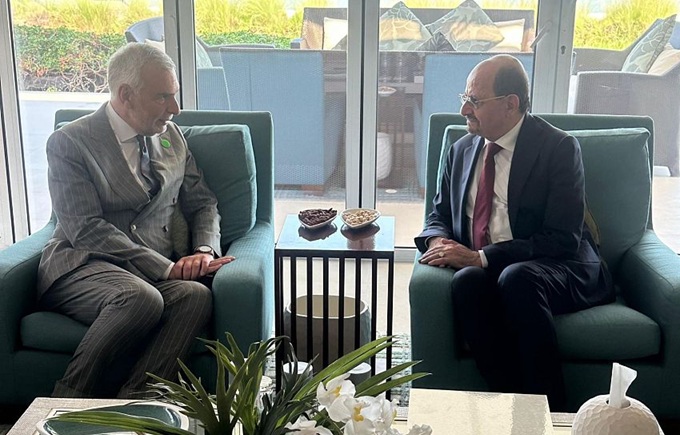 الزنداني يبحث مع مسؤول أوروبي جهود دعم مسار السلام وتحقيق الامن والاستقرار في اليمن