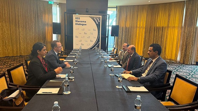 مباحثات يمنية كندية حول التخفيف من الأزمة الإنسانية التي سببها الحوثيون