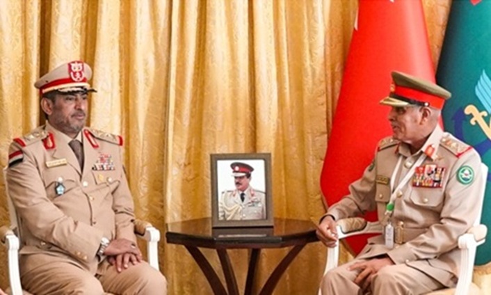 رئيس هيئة الأركان البحريني يلتقي نظيره اليمني 