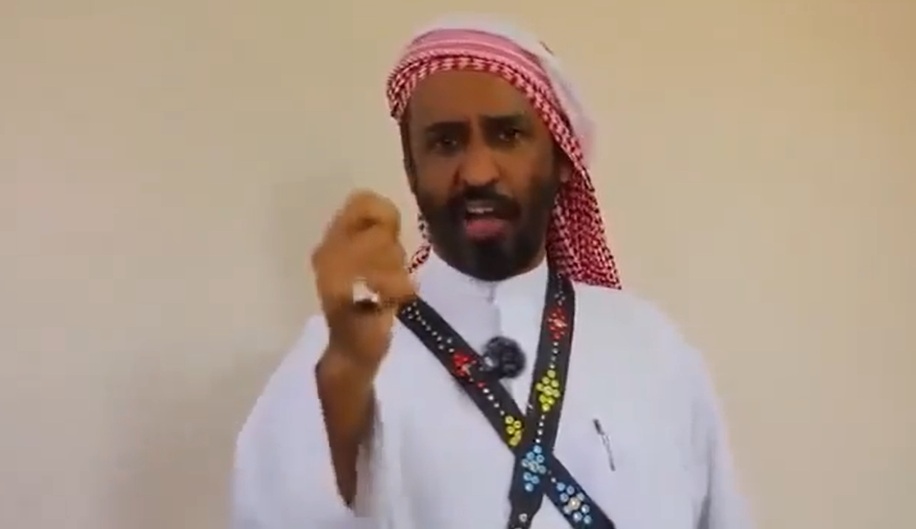 عضو في حلف قبائل حضرموت يوجه رسالة إلى التحالف والشرعية ويكشف حقيقة وقف قاطرات الديزل المخصصة لتوليد الكهرباء - [فيديو]