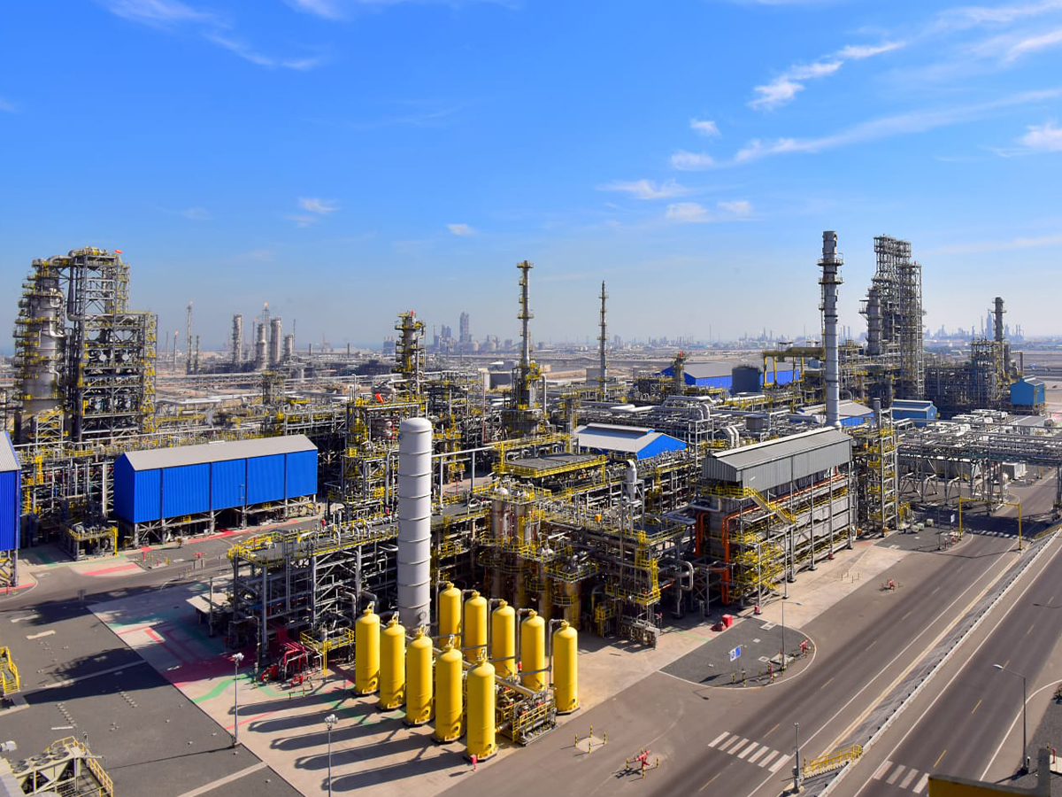 إصابة عاملين في مصفاة الاحمدي بالكويت اثر سقوط شظايا 