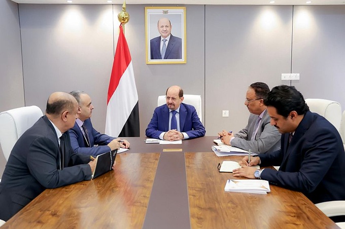 رئيس الوزراء يبحث مع رئيسي مصلحتي الضرائب والجمارك تعزيز كفاءة المؤسسات الإيرادية