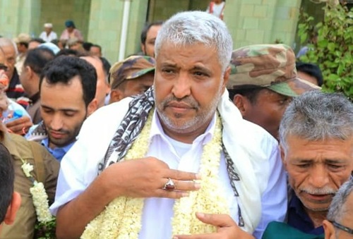 وزير حوثي أصيب بغارة اسرائيلية يعود إلى صنعاء على متن طائرة أممية