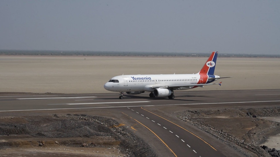 هبوط أول طائرة للخطوط الجوية اليمنية في مطار المخا الدولي
