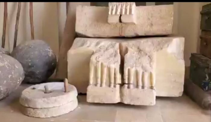 باحث آثار يكشف نهباً منظماً لمعبد أوام في مأرب وتهريب جدارية تزن طنين عبر النقاط الأمنية