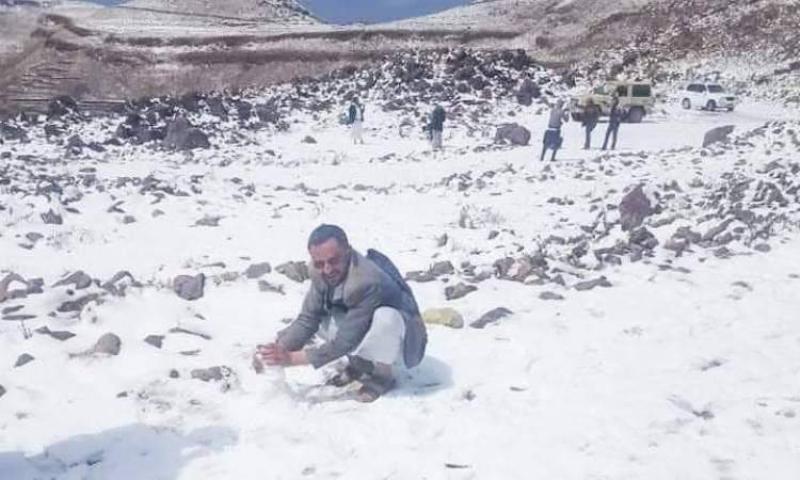 فلكي يمني يحذر من ذروة موجة صقيع خلال ليلتي الأحد والإثنين