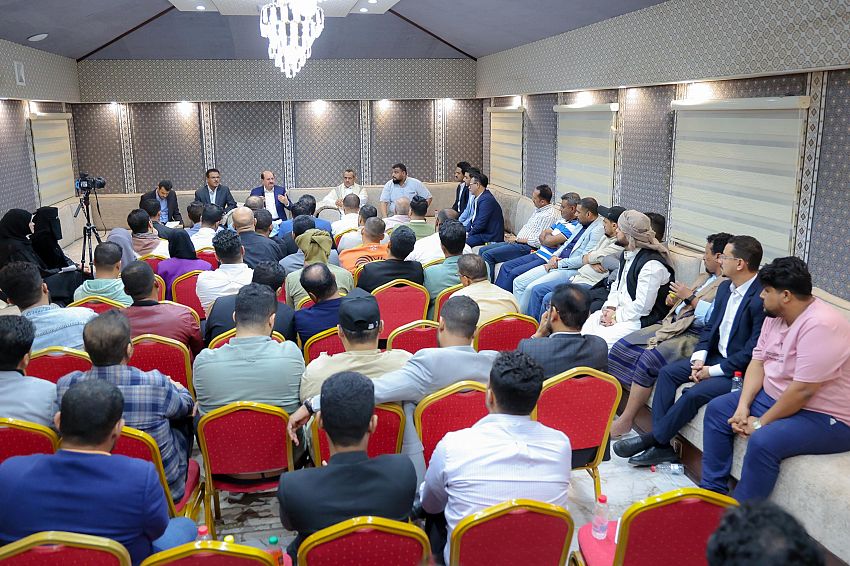 رئيس الوزراء يلتقي نخبة من الاعلاميين والصحفيين في عدن ويطلق تعهدا قويا