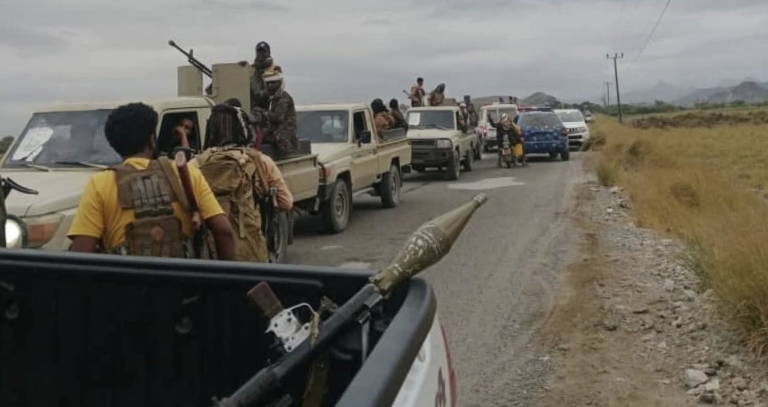 قوة من ألوية العمالقة تتجه إلى أبين لتنفيذ قرارات تغيير قيادات أمنية... ومخاوف من انفجار الوضع