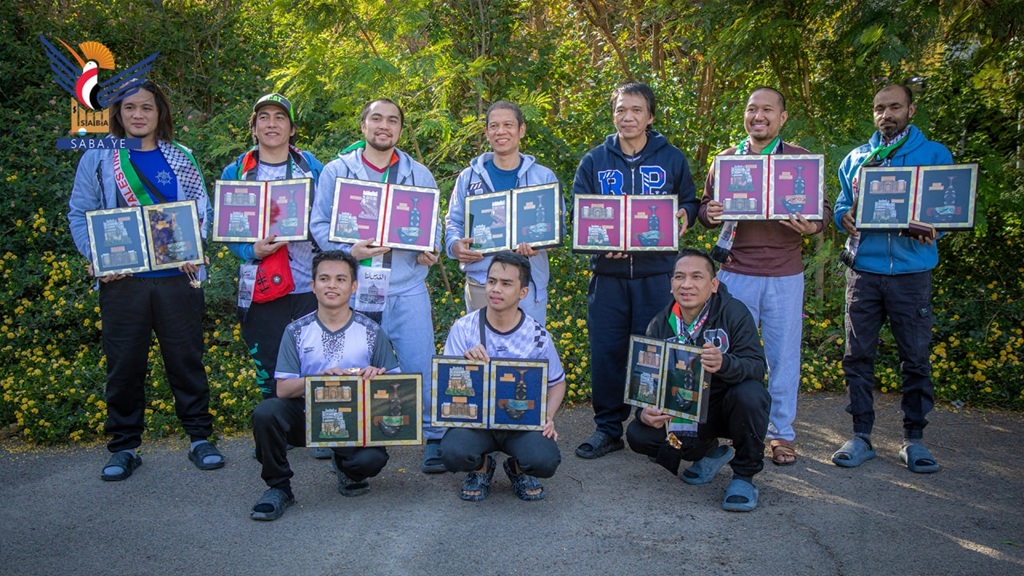 الحوثيون: 10 بحّارة فلبينيين غادروا على متن طائرة عمانية كانت قد أقلّت مرضى وجرحى إلى صنعاء