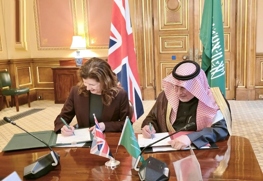 السعودية وبريطانيا توقعان بيانا مشتركا لتقديم مساعدات إنسانية إلى اليمن بقيمة 10 ملايين دولار