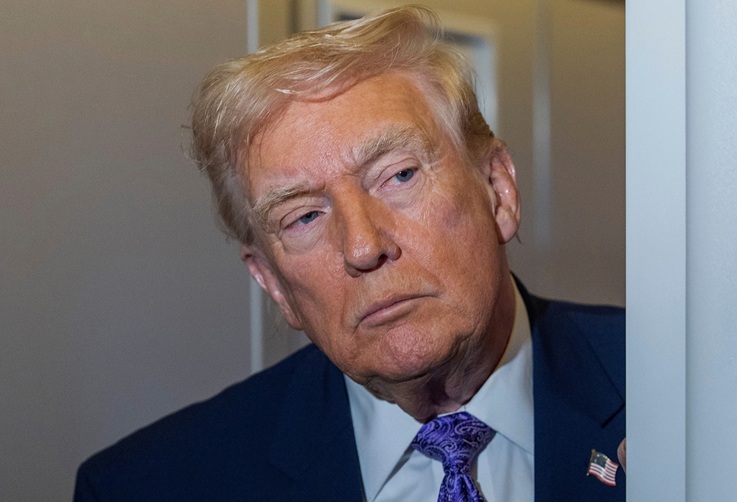 إدارة ترامب توقف معاملات الهجرة والتجنيس لمواطني أربع دول عربية بينها اليمن