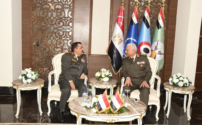 وزير الدفاع اليمني يجري مباحثات مع القائد العام للقوات المسلحة المصرية