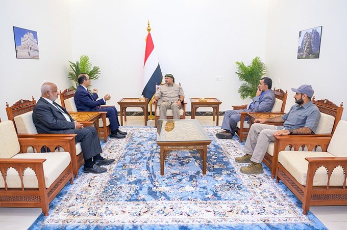 طارق صالح يلتقي وزير الصحة ويؤكد على اهمية دعم القطاع  الصحي وتطوير خدماته