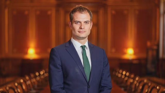 المملكة المتحدة: نراقب أنشطة الحوثيين وعليهم التوقف عن تعطيل عمليات المساعدات