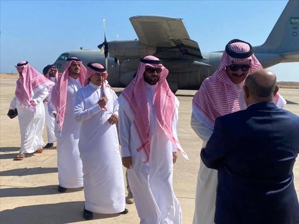 عاجل.. وفد سعودي يصل حضرموت لتهدئة الأوضاع