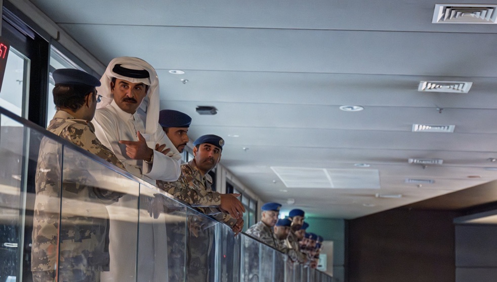 أمير قطر في قلب مركز العمليات الجوية للتصدي للهجمات الايرانية ويصدر توجيهات هامة