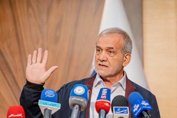 الرئيس الإيراني يوجه رسالة الى ”أصحاب الجلالة، رؤساء الدول الصديقة والجارة“... ماذا قال؟