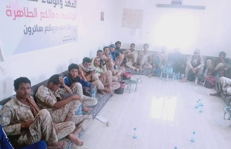 محافظ شبوة يوجه بإطلاق سراح منسوبي معسكر عارين