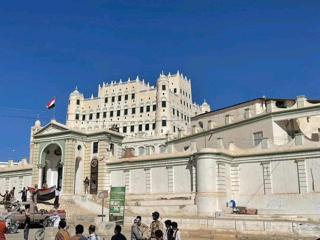 نيويورك تايمز: تقدم القوات الحكومية في حضرموت والمهرة يغيّر مسار الصراع في اليمن