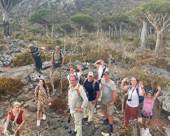 400 سائح أجنبي عالقون في سقطرى اليمنية بسبب توقّف الرحلات 