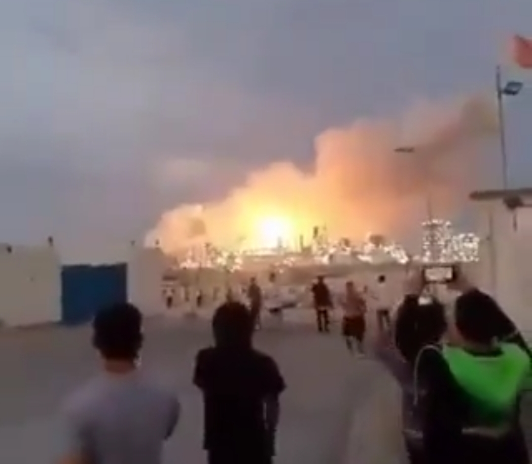 البحرين تعلن السيطرة على حريق بإحدى المنشآت النفطية اندلع عقب هجوم ايراني - [فيديوهات]