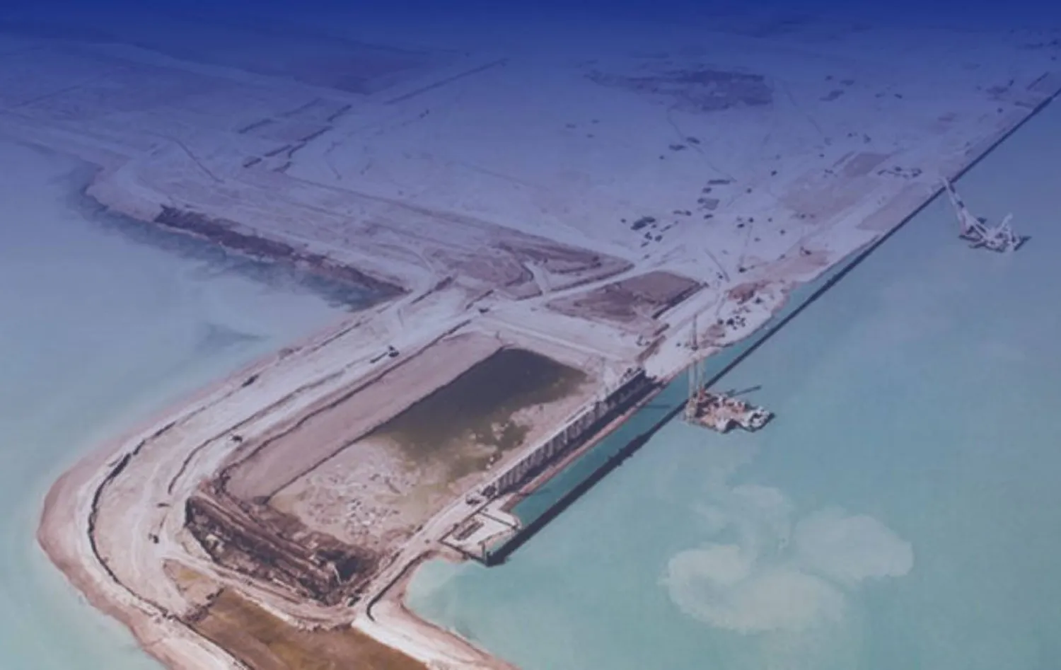 الكويت تكشف حقيقة وقوع حادث قبالة ميناء مبارك الكبير