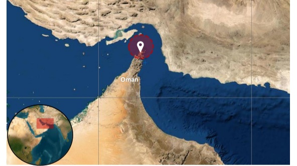 هجوم بمقذوفات مجهولة يستهدف سفينة سحب في مضيق هرمز