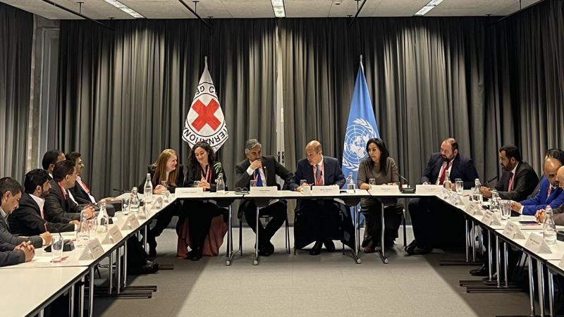 الحكومة اليمنية تسلّم 26 جثة لعناصر حوثيين للوساطة الدولية تمهيدًا لجولة جديدة من