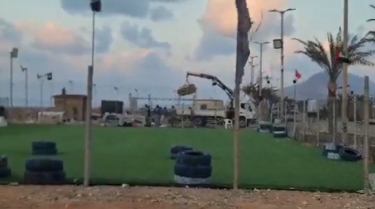 ناشط سقطري: قوات عسكرية إماراتية ماتزال متواجدة وتنتظر إذنًا من الحكومة لنقل أفرادها ومعداتها