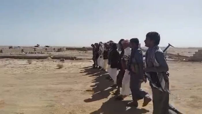 قبائل الجوف تحتشد رفضًا لأحكام إعدام حوثية وتطالب بالإفراج الفوري عن المحتجزين