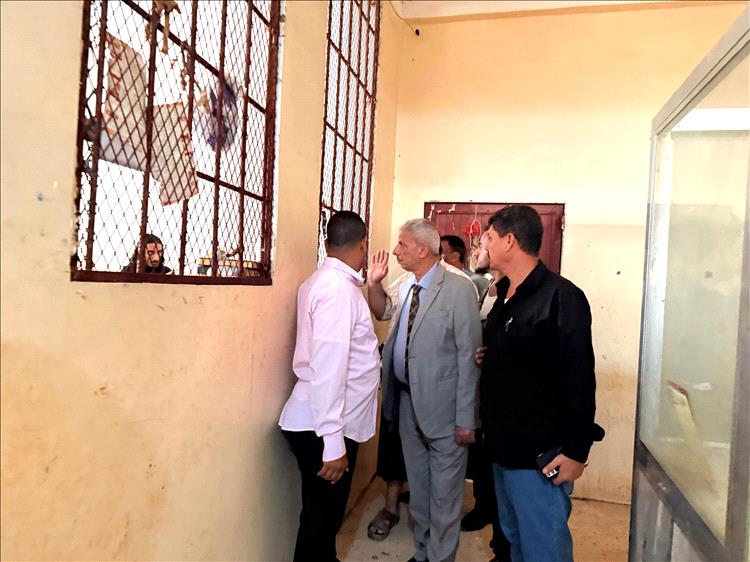 محافظ لحج ينفي تقارير عن فرار نزلاء من سجن صبر ويؤكد استقرار الوضع الأمني