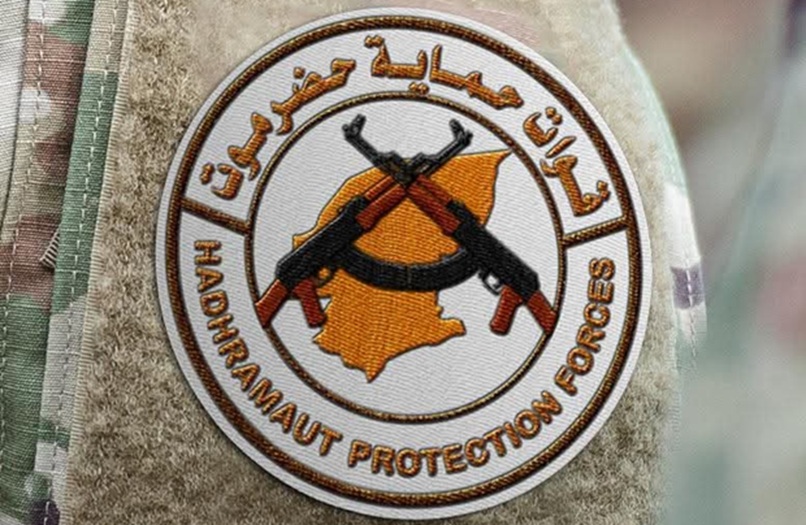 قوات حماية حضرموت تصرف إكرامية مالية لمنتسبيها مقدمة من الشيخ عمرو بن حبريش