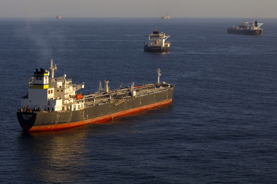 هجمات الحوثيين تُشعل ارتفاعًا قياسيًا في تكاليف الشحن عالميًا بنسبة 467%