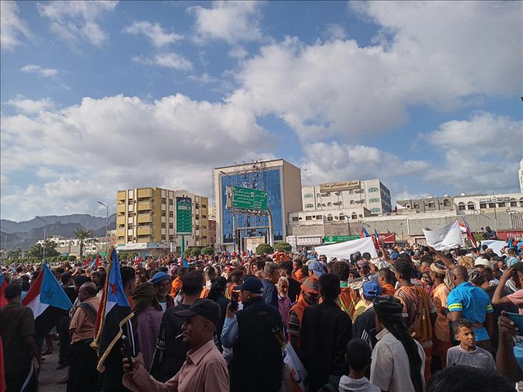 الانتقالي الجنوبي يطلق اعتصامات مفتوحة في عدن وسيئون للمطالبة باستقلال جنوب اليمن