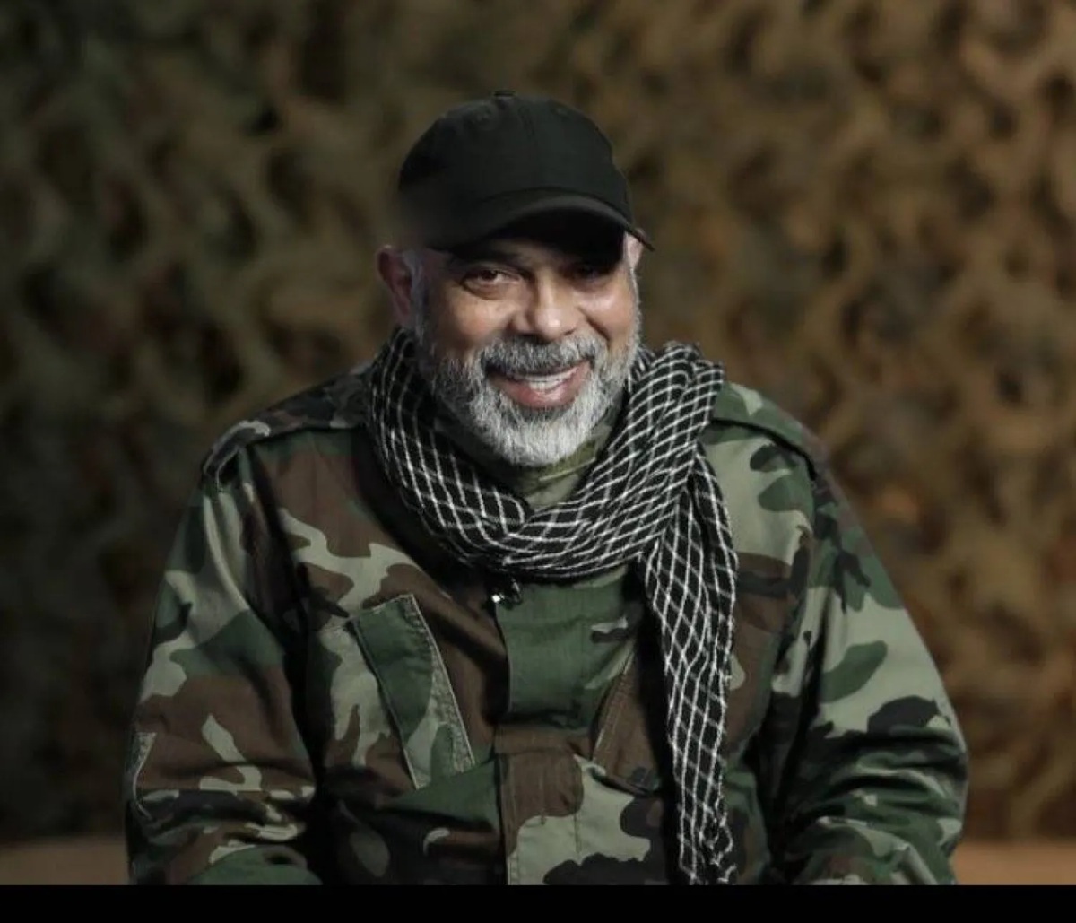 شاهد.. صورة لـ رئيس أركان حزب الله اللبناني في صنعاء