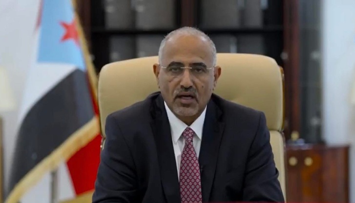 الصومال يحقق في تقارير عن استخدام غير مصرح به لمجاله الجوي لتهريب عيدروس الزبيدي