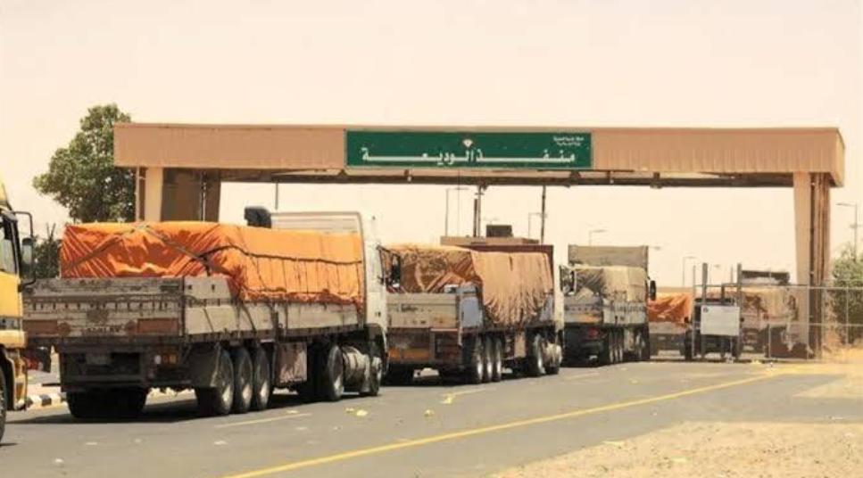 مسافرون يمنيون يطالبون بتعيين كادر نسائي في جوازات منفذ الوديعة حفاظًا على خصوصية المسافرات