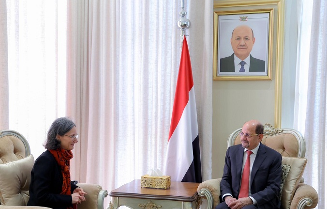 السفارة الفرنسية ترحّب بالحكومة اليمنية الجديدة وتثمّن إشراك الشباب والنساء