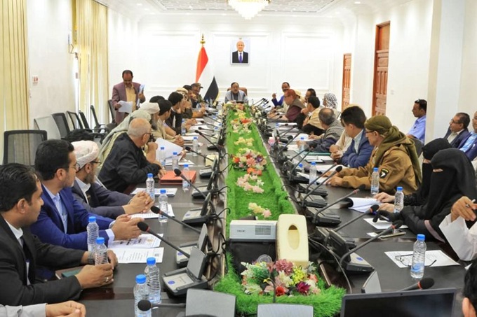 تنفيذي مأرب يستعرض سير العملية التعليمية ومستوى الانضباط الوظيفي