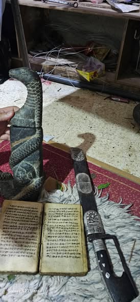 العثور على مقتنيات ومخطوطات نادرة تعود للمملكة الحميرية في يافع بلحج