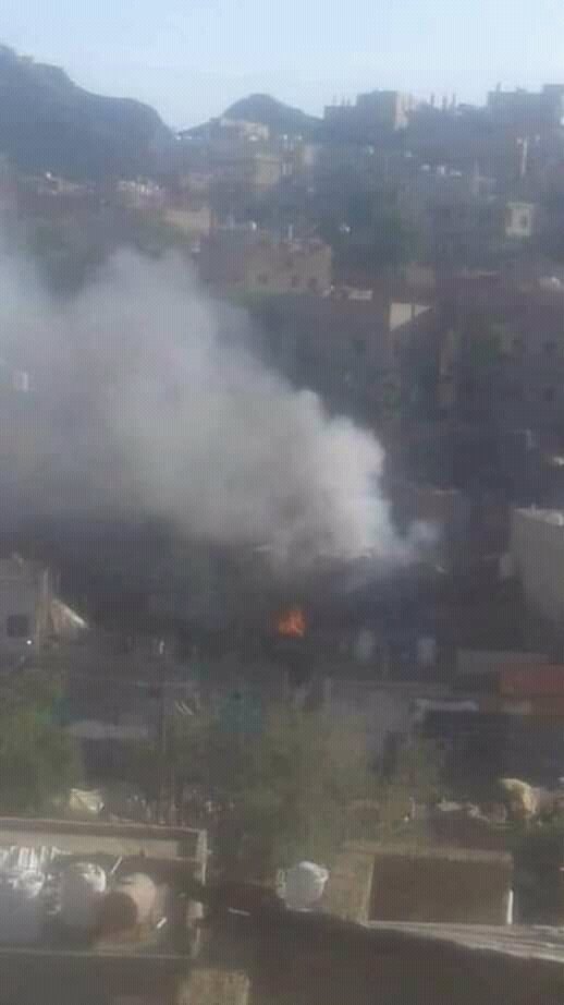 بالصورة.. حريق هائل يودي بحياة4  أشخاص من عائلة واحدة تعز.