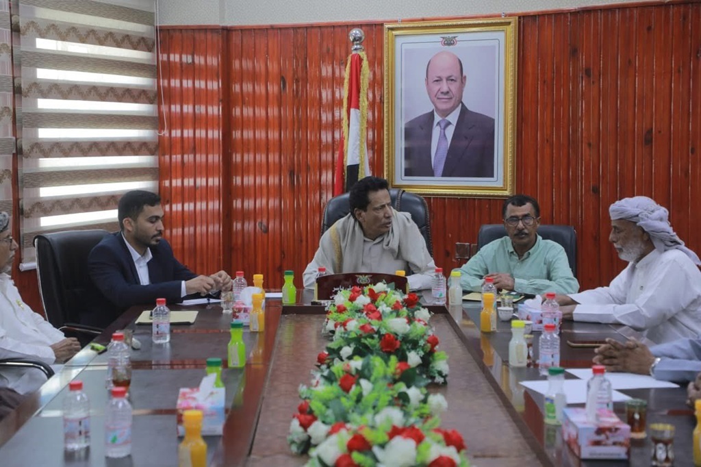 اجتماع في المهرة يؤكد أهمية رفع مستوى الجاهزية وتعزيز حضور مؤسسات الدولة