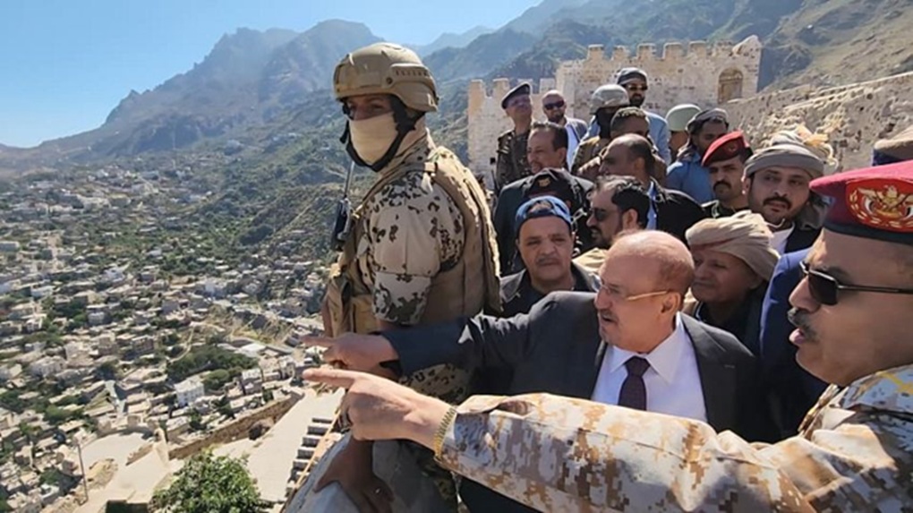 رئيس البرلمان اليمني يبشر أبناء تعز: الحصار لن يستمر وميليشيا الحوثي زائلة