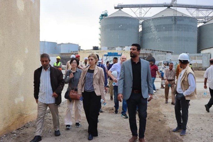 وفد من البنك الدولي يطّلع على مشاريع تطوير قطاع الصيد في مركز الدوكيارد بعدن