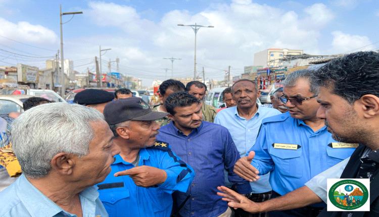 عدن.. حملة نظافة وإزالة عشوائيات في مديرية الشيخ عثمان