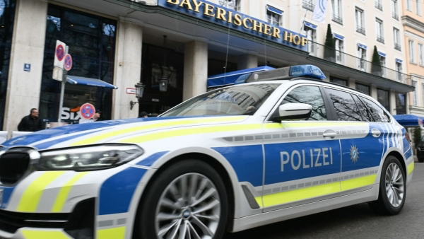 اعتقال يمني في المانيا بعد محاولة اقتحام القنصلية الإسرائيلية والاعتداء عليها 