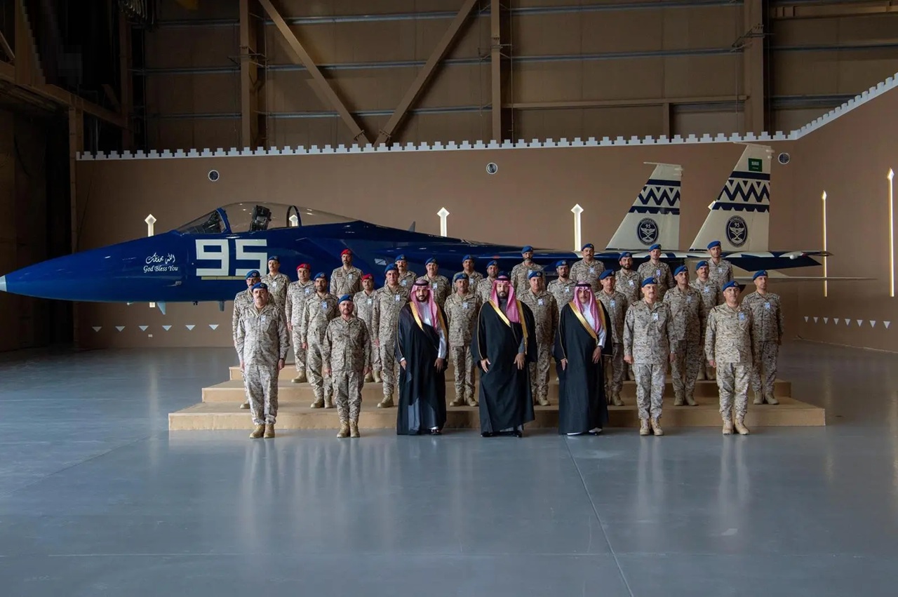 ولي العهد السعودي يفتتح قاعدة جوية استراتيجية في القطاع الأوسط